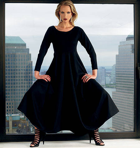 Vogue 1312 - Mouwloze jurk met wijdvallende rok en verhoogde taille. 